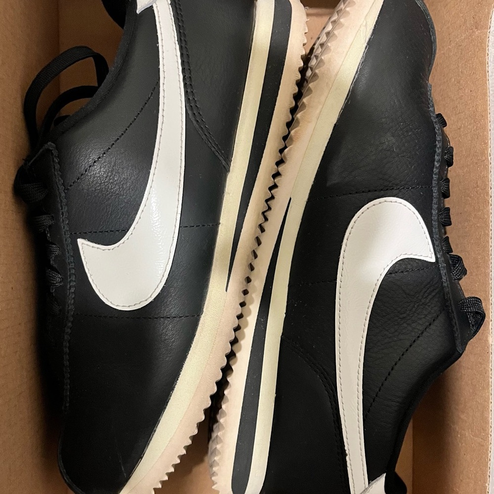 Nike-Black and White Classic Cortez